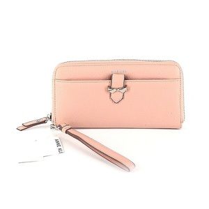 🆕 Anne Klein Clutch